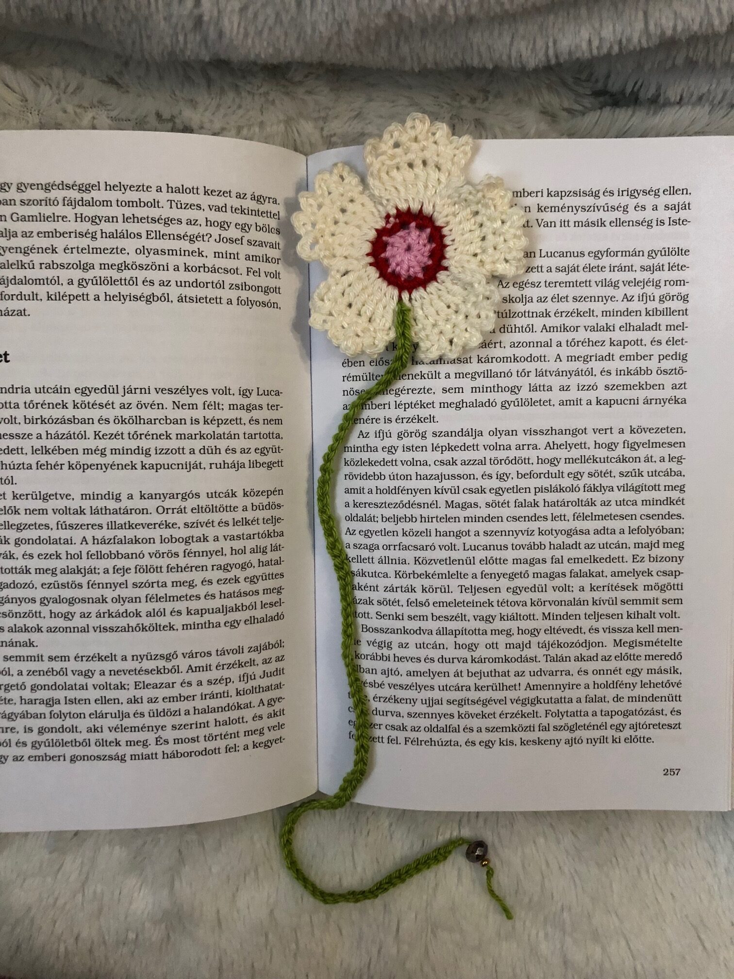 Horgolt könyvjezlő