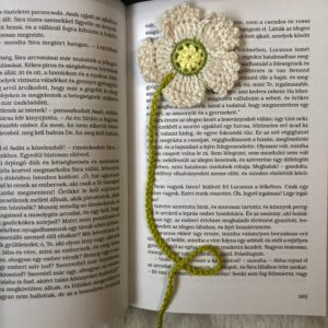 Horgolt könyvjelző