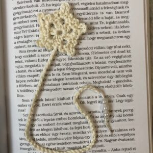 Horgolt könyvjelző